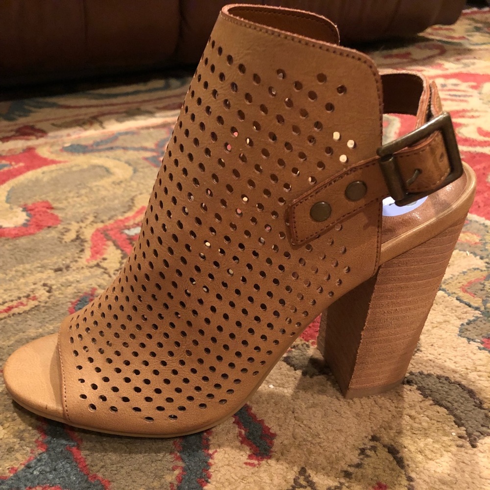 Cute spring/summer heels!!